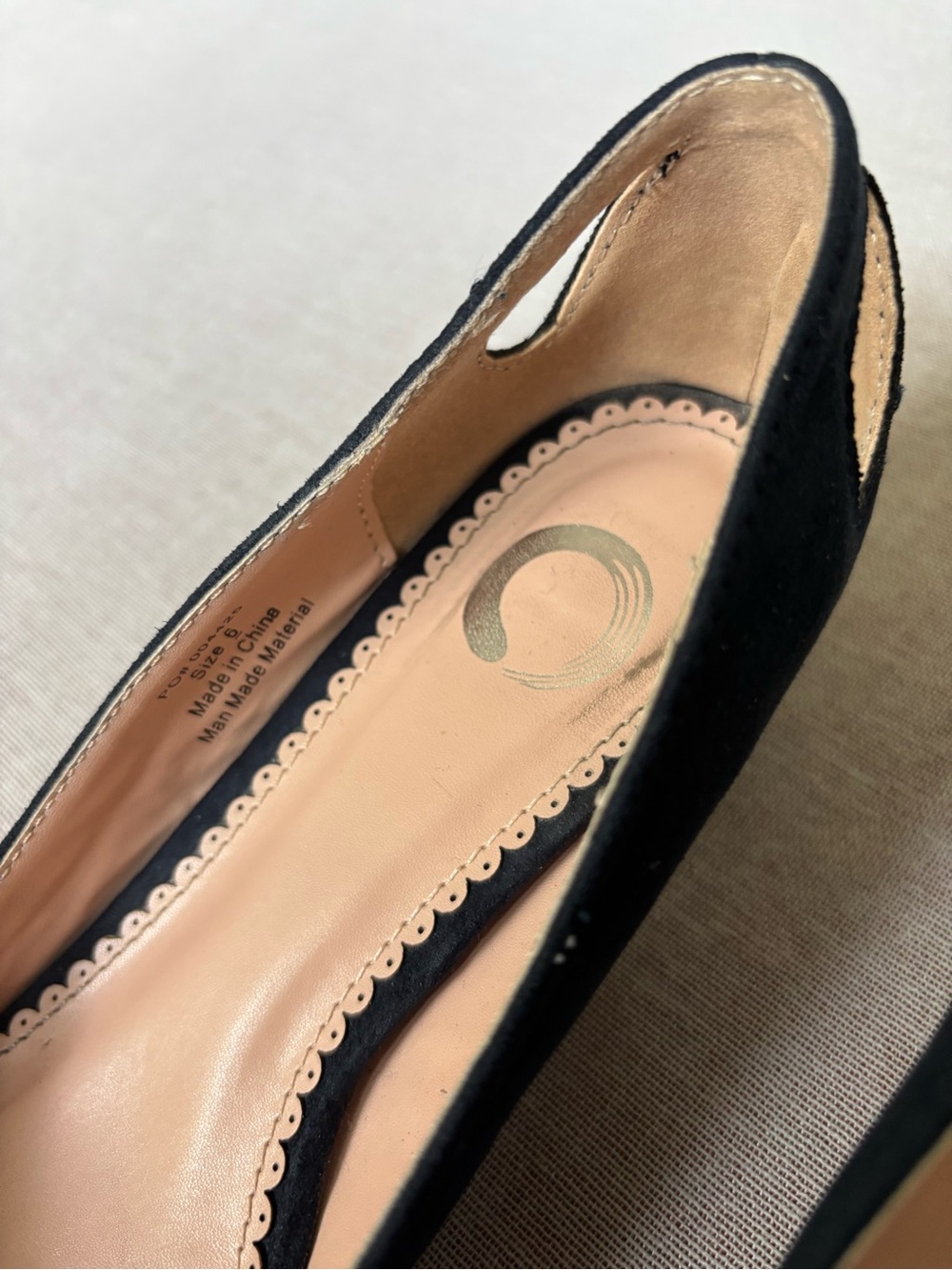 Journee Collection navy Goldie retro kitten heel pumps size 6 - Picture 10 of 14